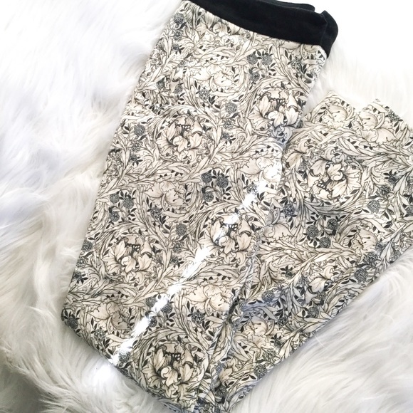 H&M Pants - GORGEOUS Floral Ankle Pants